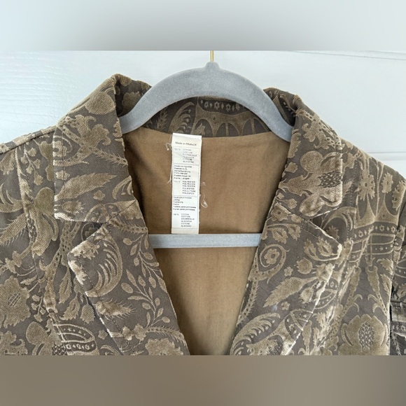 Olive green waist coat by French designer. Retro look; sharp finisher - Picture 2 of 8